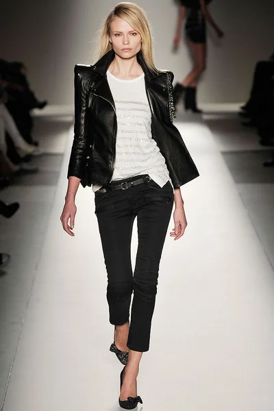 Look 3